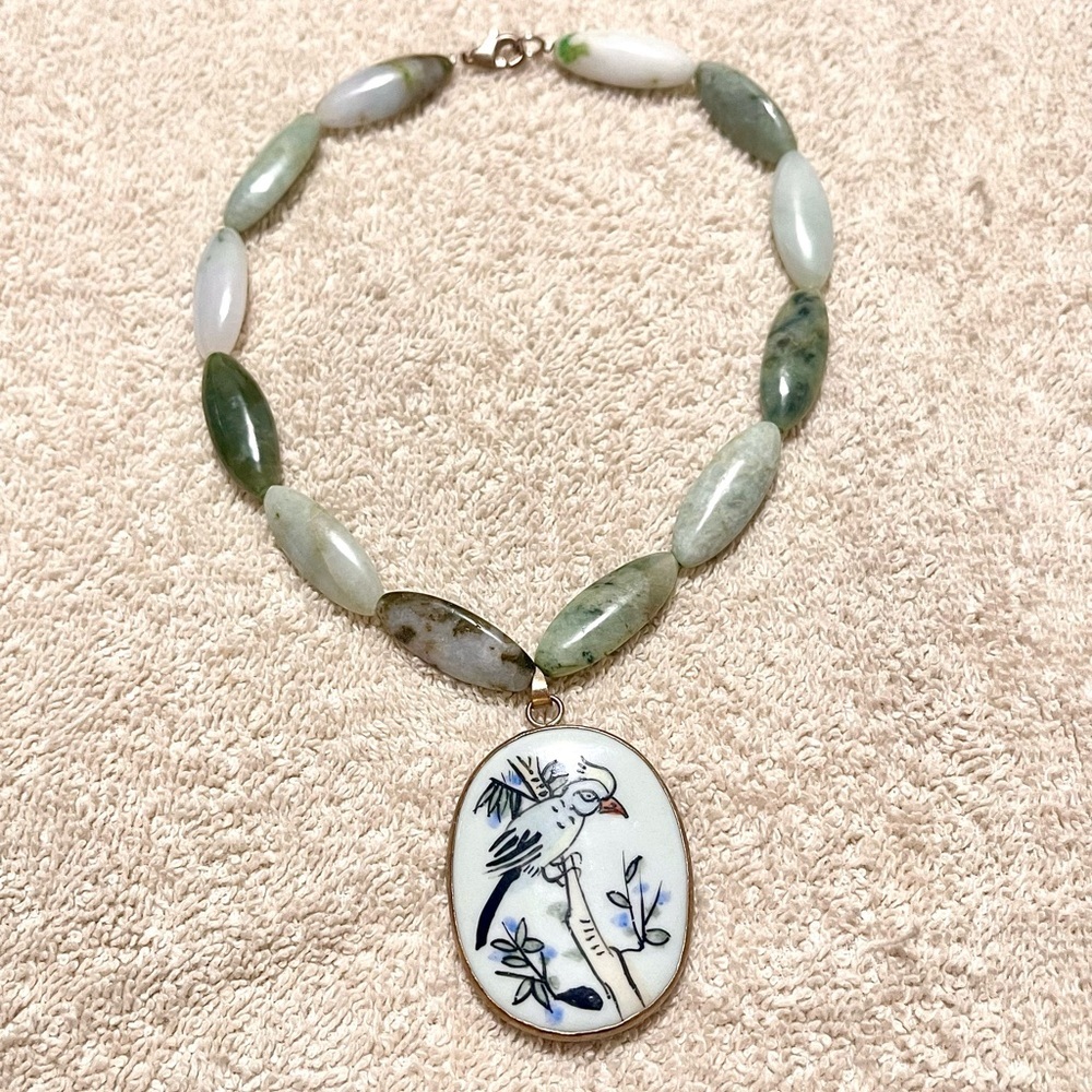 Vintage Elegant Green stones Necklace W/ Bird Pendant Sterling Silver 925 clamps